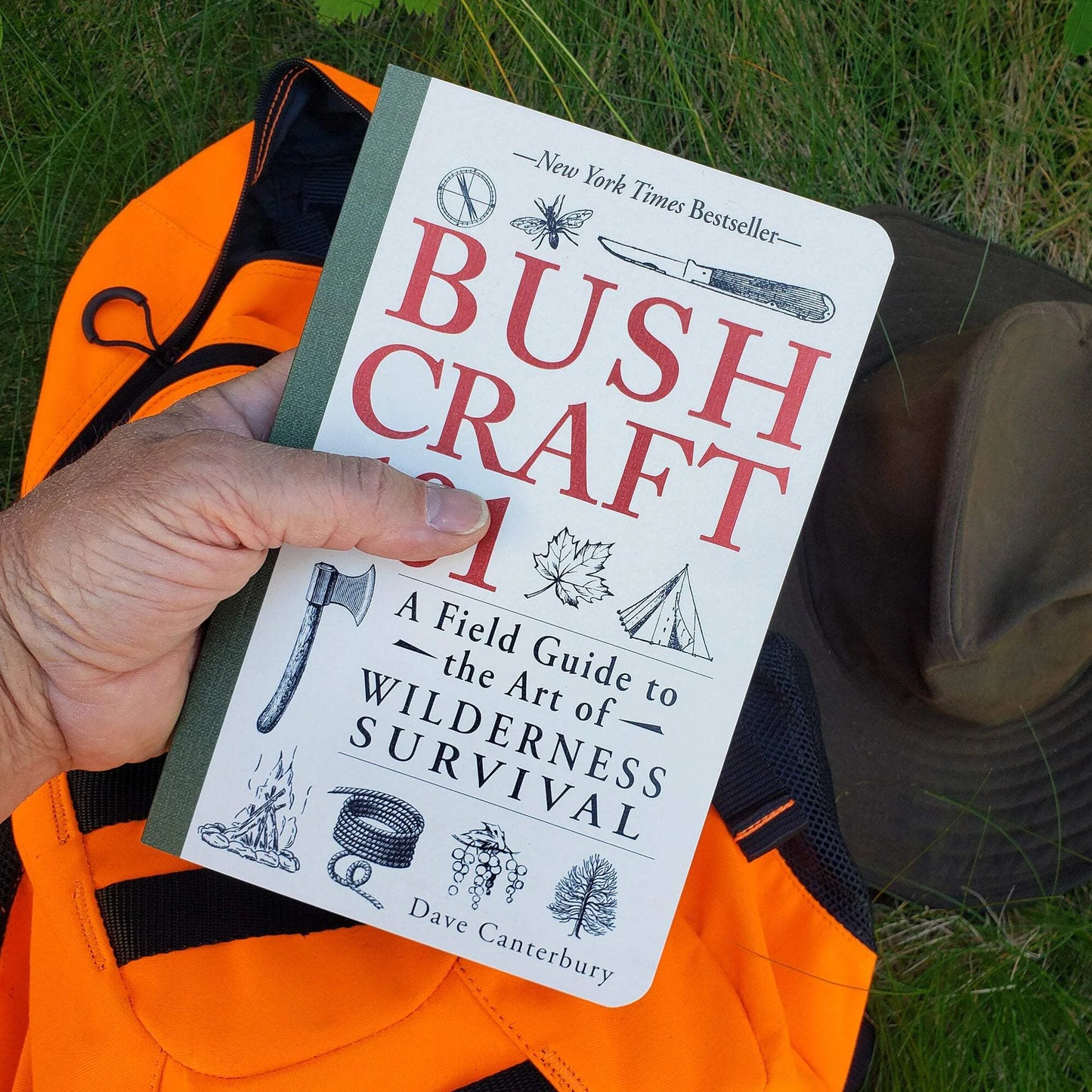 : Bushcraft 101: a Field Guide to the Art of Wilderness Survival (Paperback)
